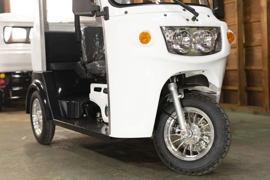 バイクと車のイイトコどり トライク「APtrikes125」2024モデル発表