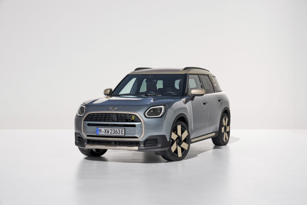 最新の機能も搭載！　新型「MINI Countryman」に電気自動車2モデルが登場