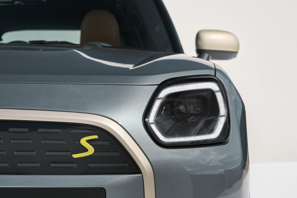 最新の機能も搭載！　新型「MINI Countryman」に電気自動車2モデルが登場