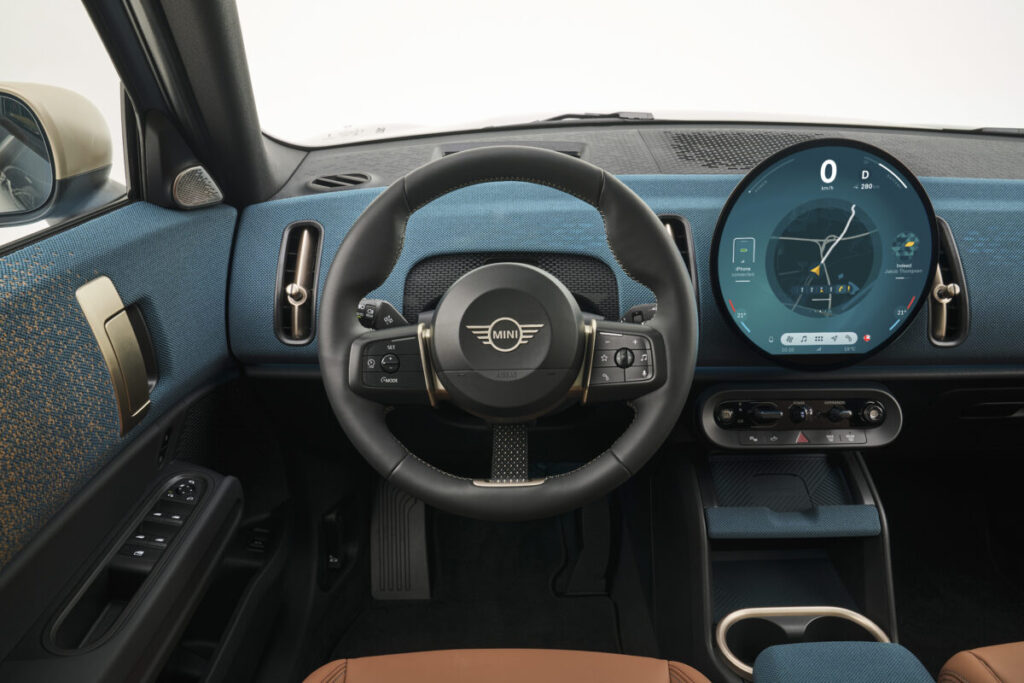 最新の機能も搭載！　新型「MINI Countryman」に電気自動車2モデルが登場