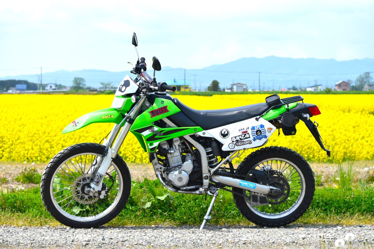 陸上自衛隊で大活躍！　カワサキKLX250 ベースの『偵察用オートバイ』を徹底解剖