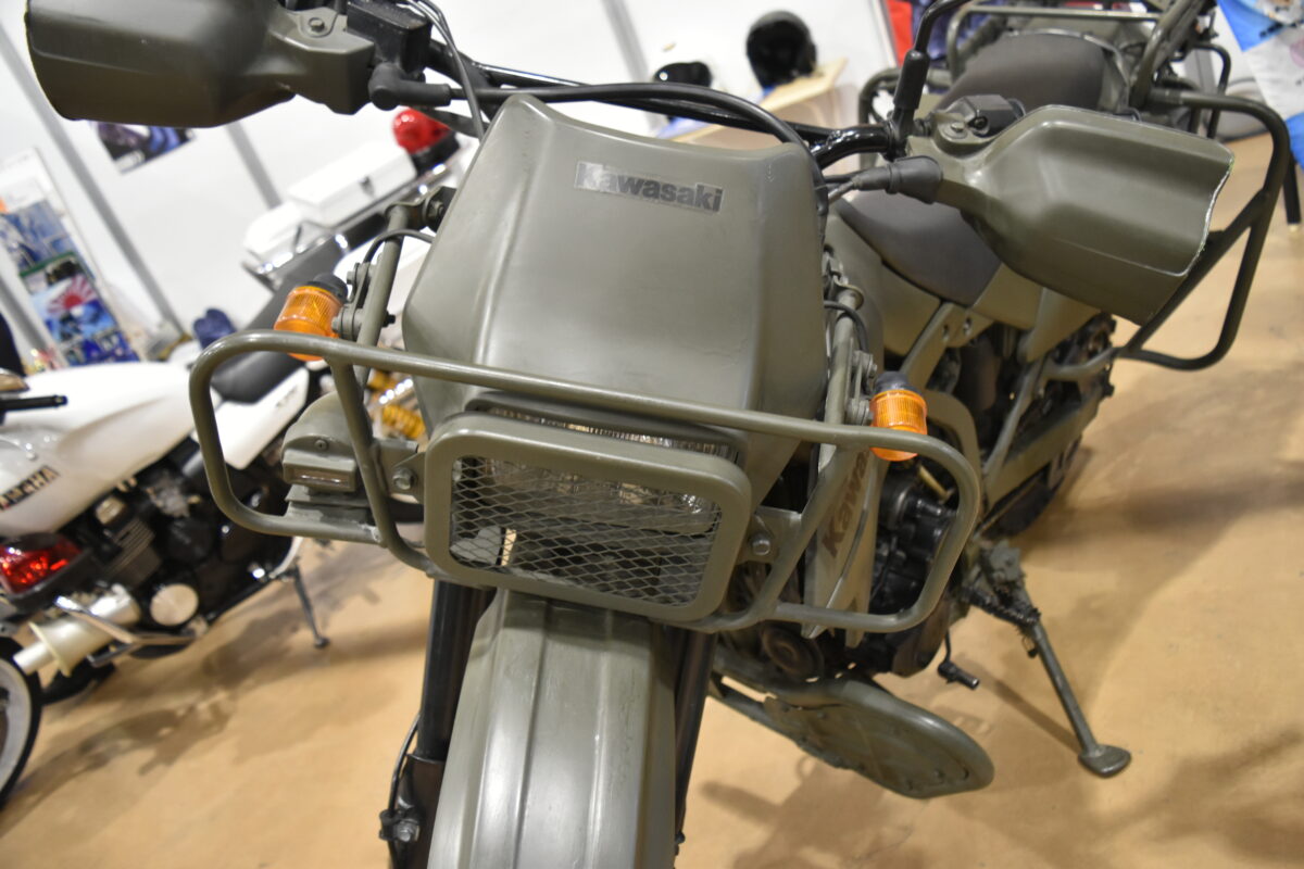 陸上自衛隊で大活躍！　カワサキKLX250 ベースの『偵察用オートバイ』を徹底解剖