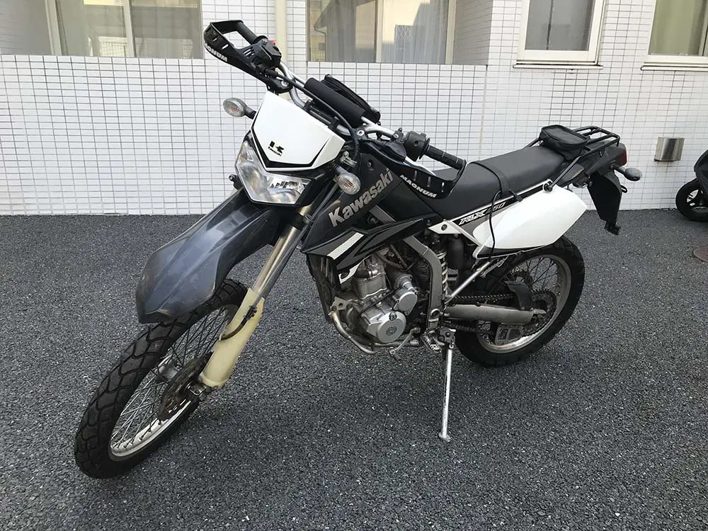 スタイリングも燃費も文句なし！満足度の高いKLX250【みんなのバイク