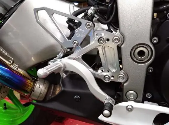 クリアなサウンドを実現 BEETからNinja ZX-6R用スリップオンマフラー