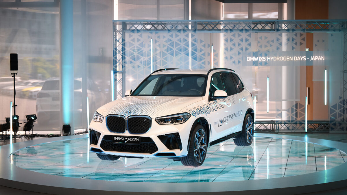 燃料電池車「BMW iX5 Hydrogen」日本での実証実験を2024年も実施