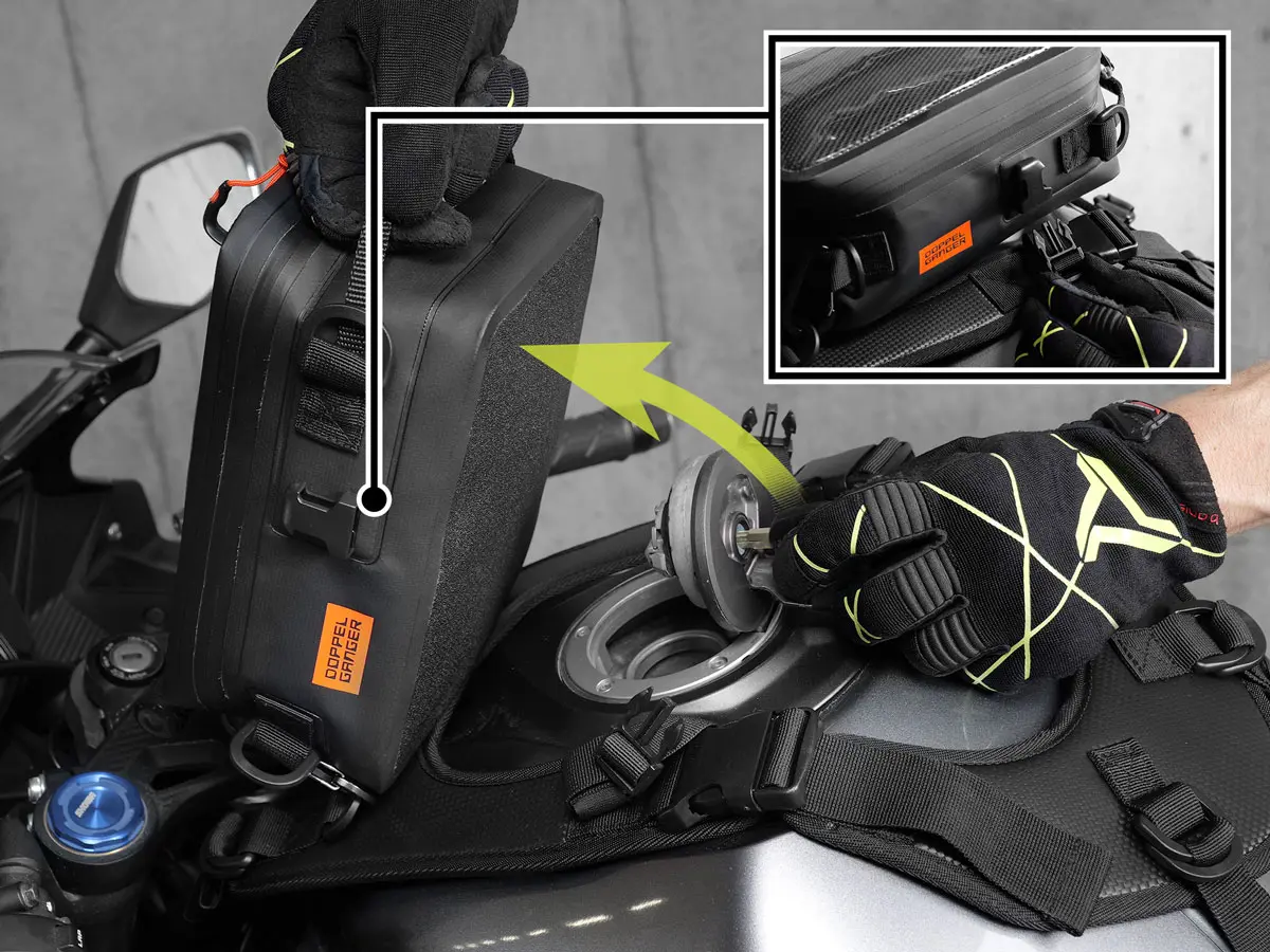 本体とベースが分割して便利！ドッペルギャンガーの固定式タンクバッグ