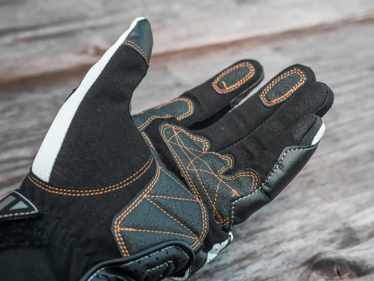 ９８　バイクグローブ　Ｌ 快適なライディングに直結するグローブ選び！バイク用グローブをタイプ