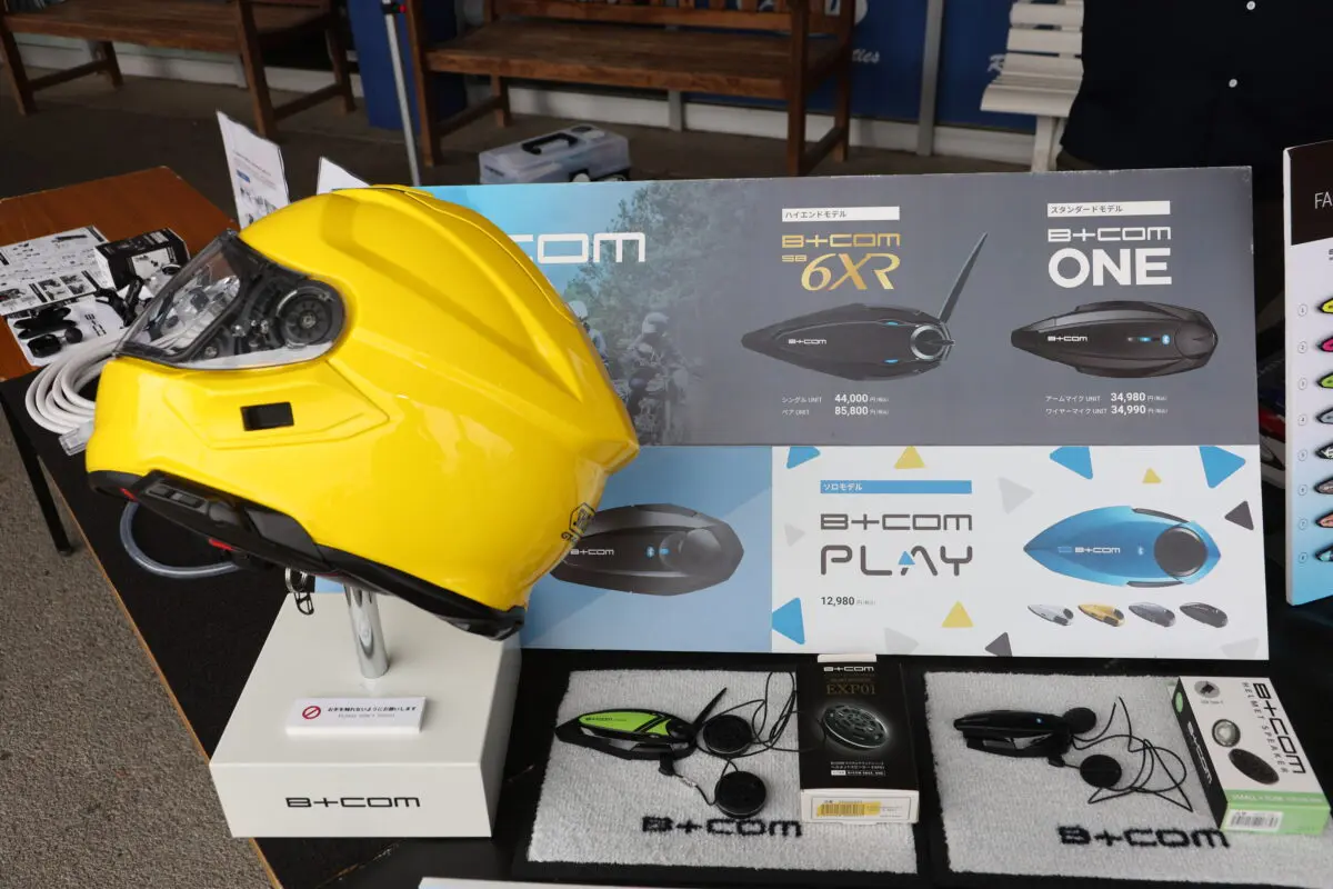 人気バイク用インカムB＋COMは品質だけじゃない、遊び心で着替えの