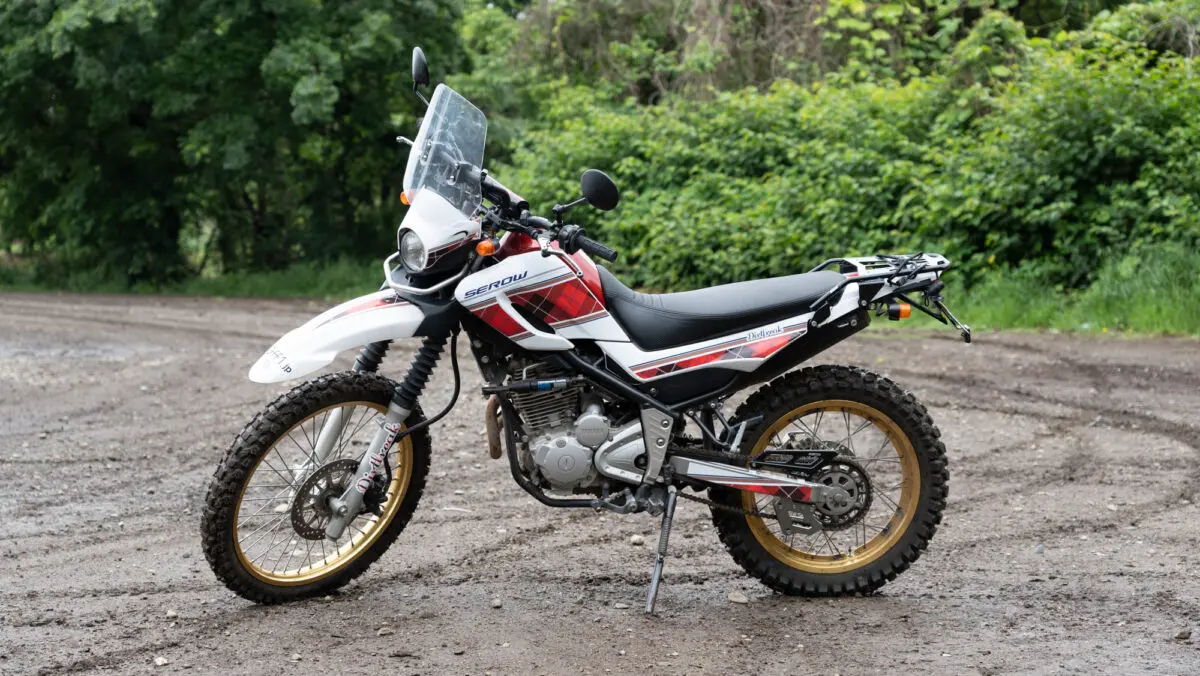 セロー250の振動を軽減！ZETA RACINGパーツで快適ツーリングを実現