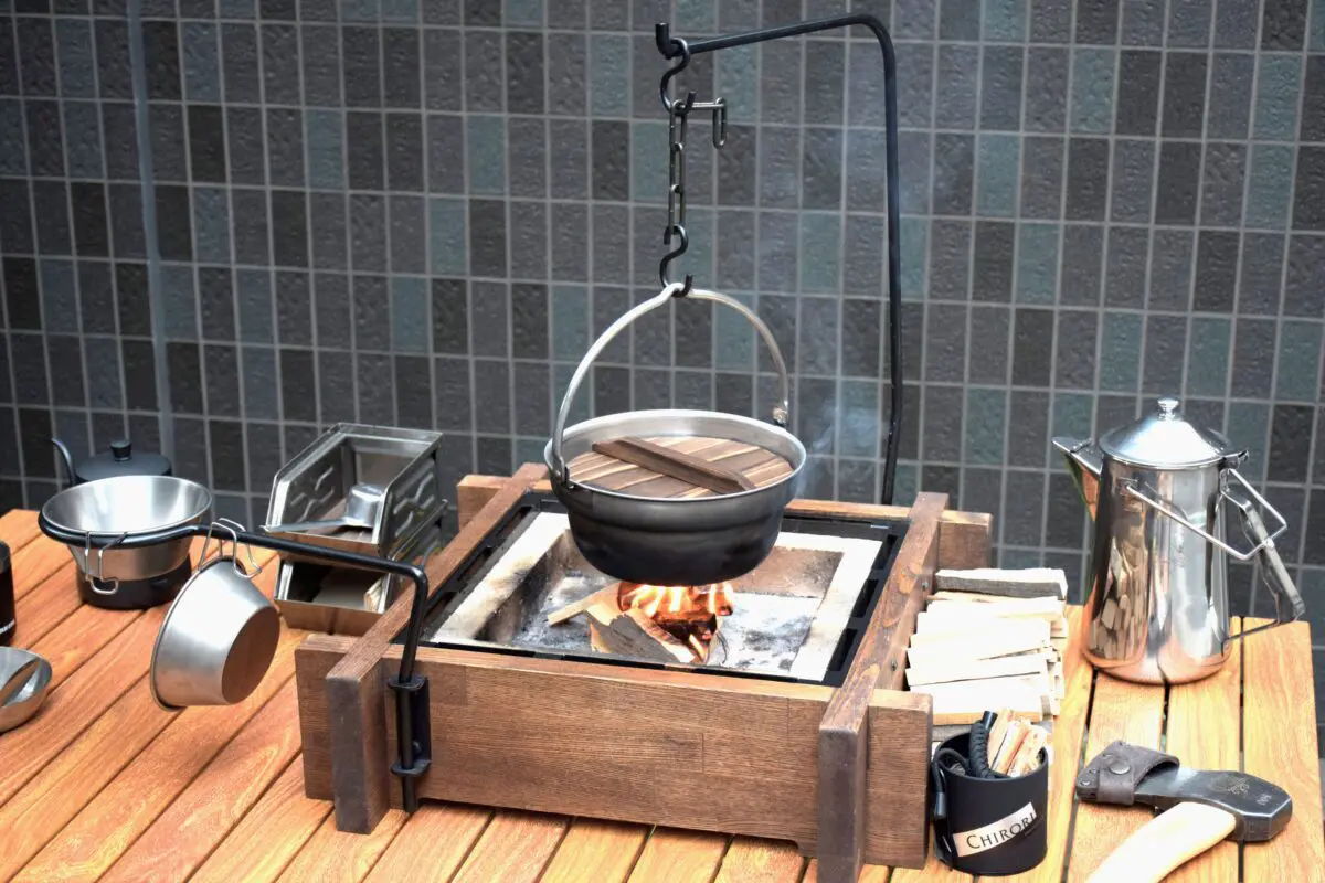 和風情を感じるキャンプが楽しめる 運べる囲炉裏「CHIRORI」発売