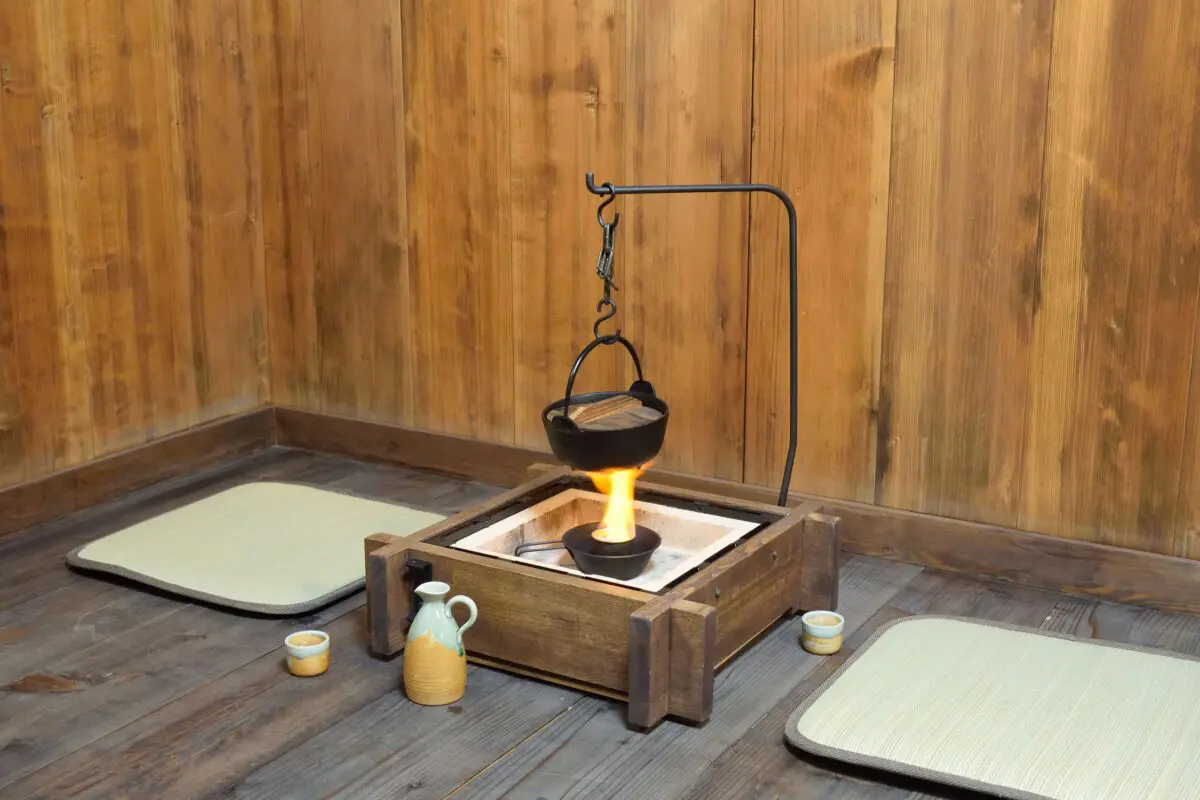 和風情を感じるキャンプが楽しめる 運べる囲炉裏「CHIRORI」発売