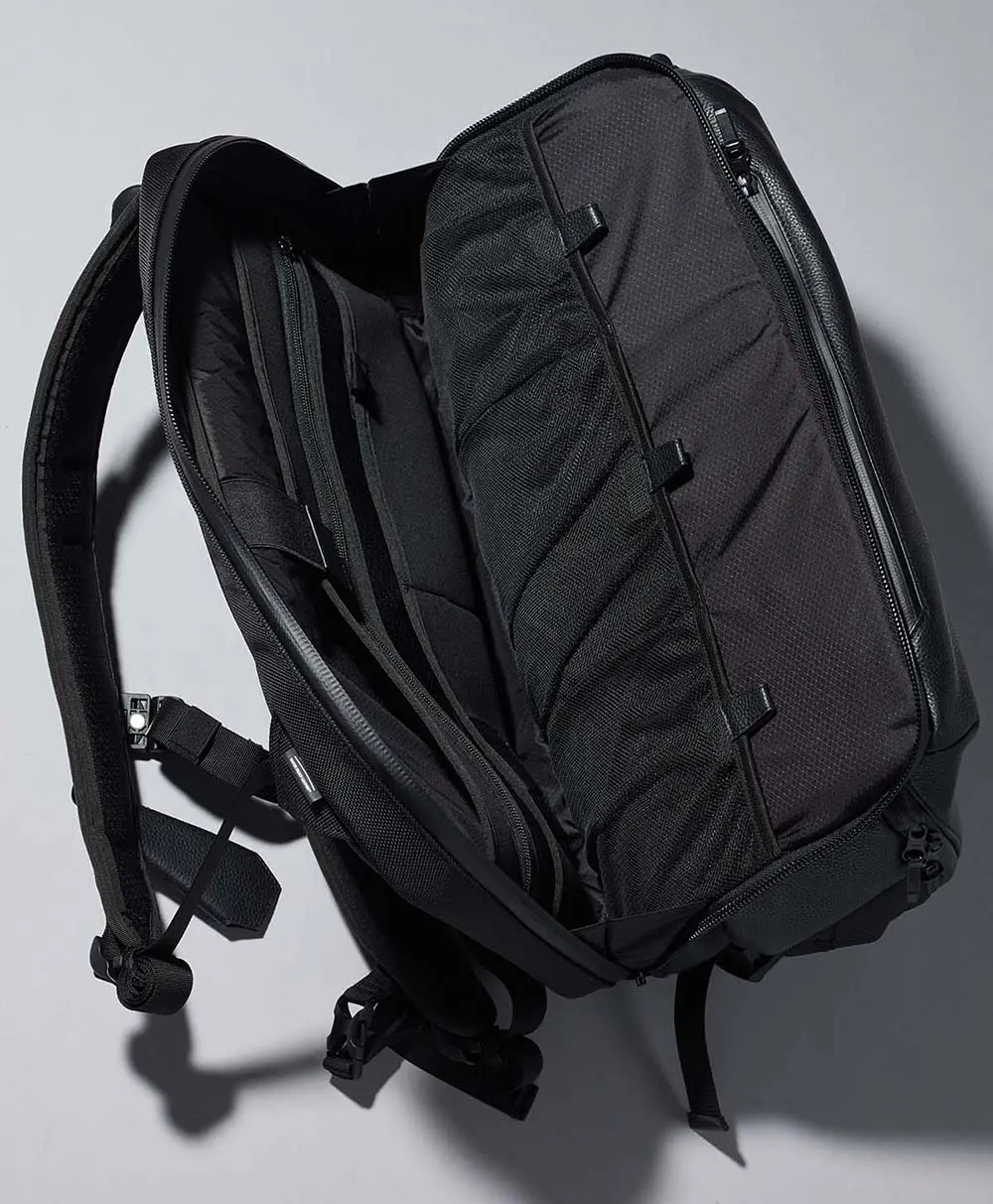 KADOYA METIN BACKPACK レザーバックパック 防水レザーカドヤ ヘルメットも入る！脊椎パッド装着可能の防水バックパックが新