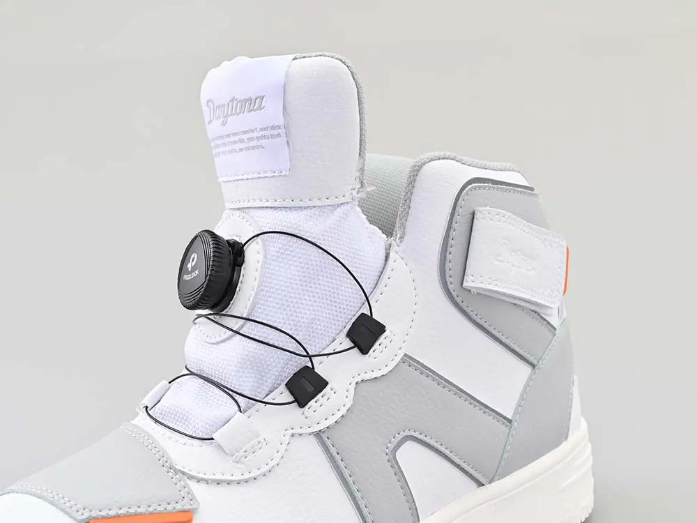 街歩きもツーリングもこれ一足！デイトナから防水ライディングシューズ