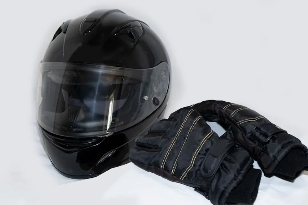 メンテが必要なのはバイクだけじゃない！ヘルメット、グローブなど 