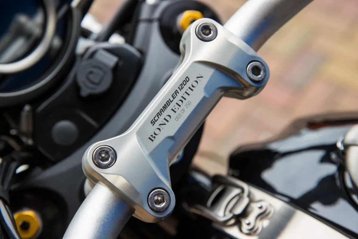 007 ダニエル・クレイグ 直筆サイン入り写真 保証書付き ジェームズ・ボンドt ダニエル・クレイグ直筆サイン入り ボンド エディションをオークション