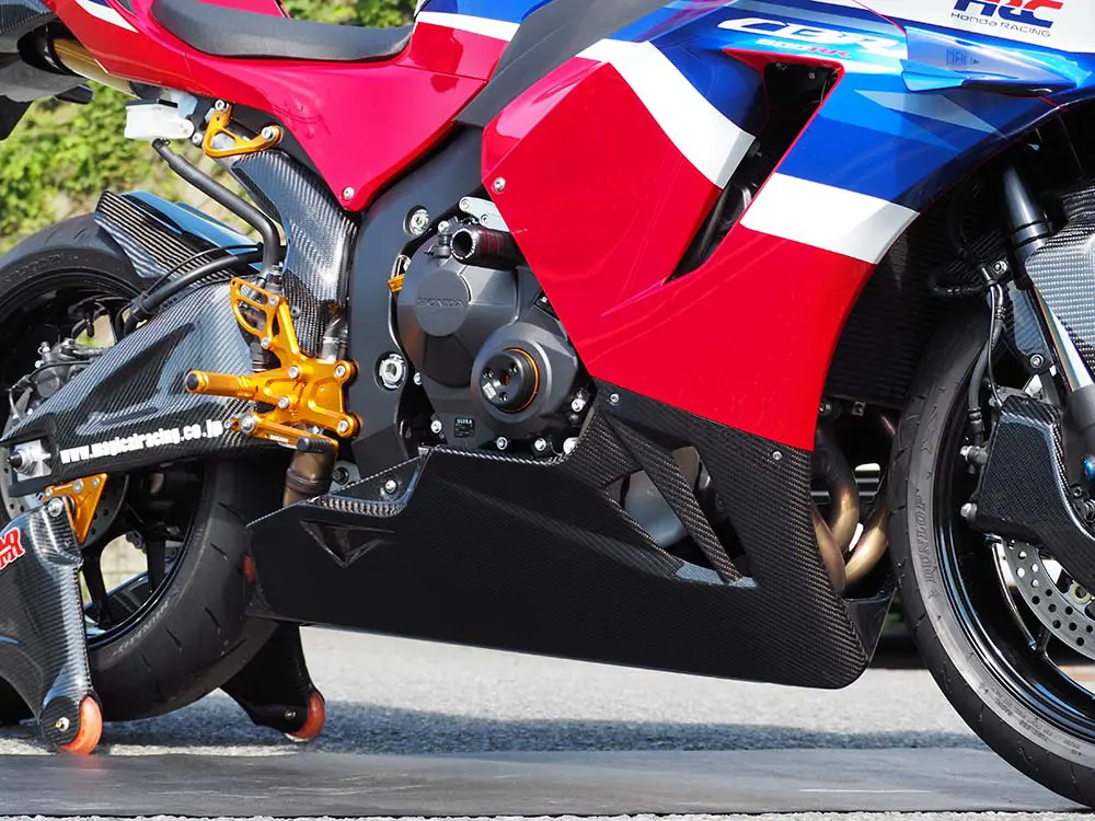 カーボンでバイクを軽量＆ドレスアップ CBR600RR対応パーツが続々登場