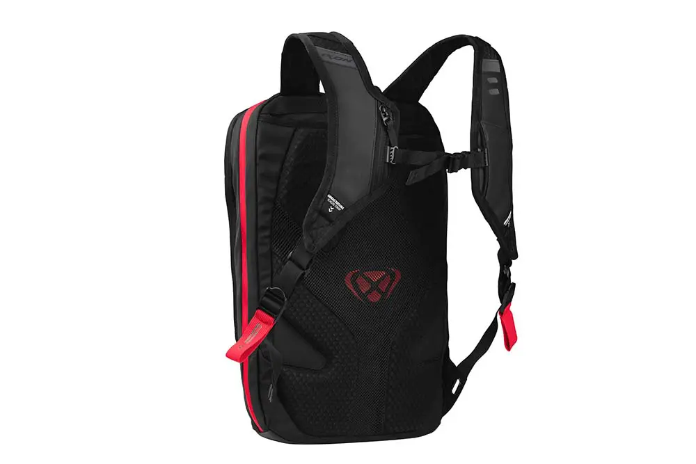 ライダーのための機能満載！IXONからバイク用スポーツバックパックが