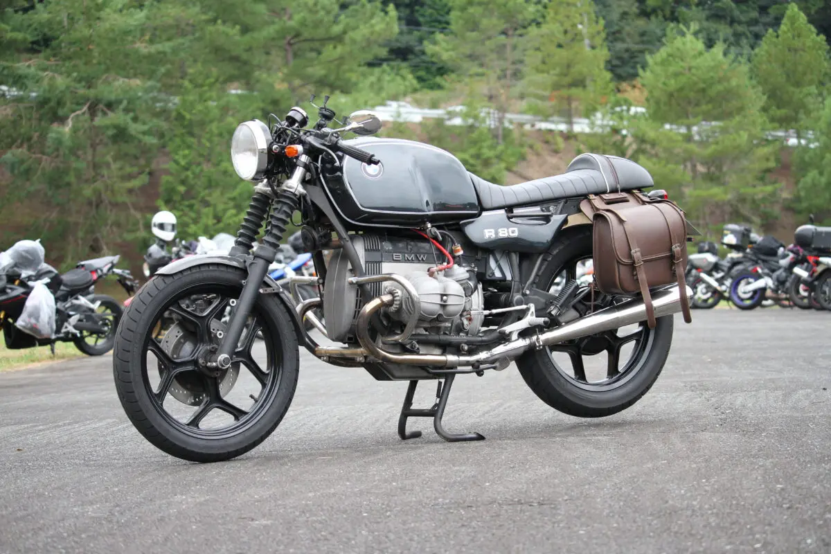 気分はレシプロ飛行士！ 空を飛ぶように走れるカフェレーサー BMW R80