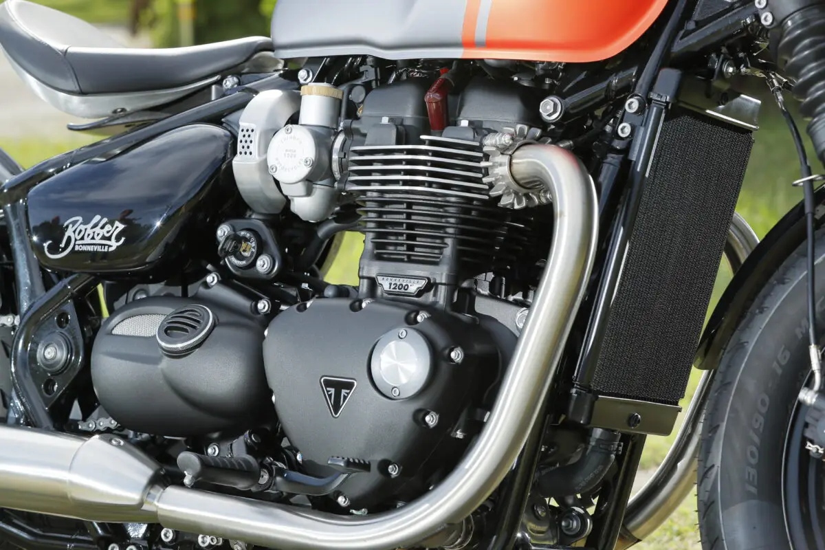 伝統の英国バイク・ボンネビルシリーズ2台を試乗。ブリティッシュ