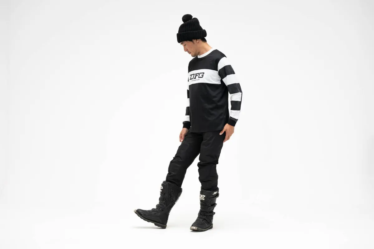 どんなジャージとも相性抜群！DFGソリッドパンツ“ブランク”で