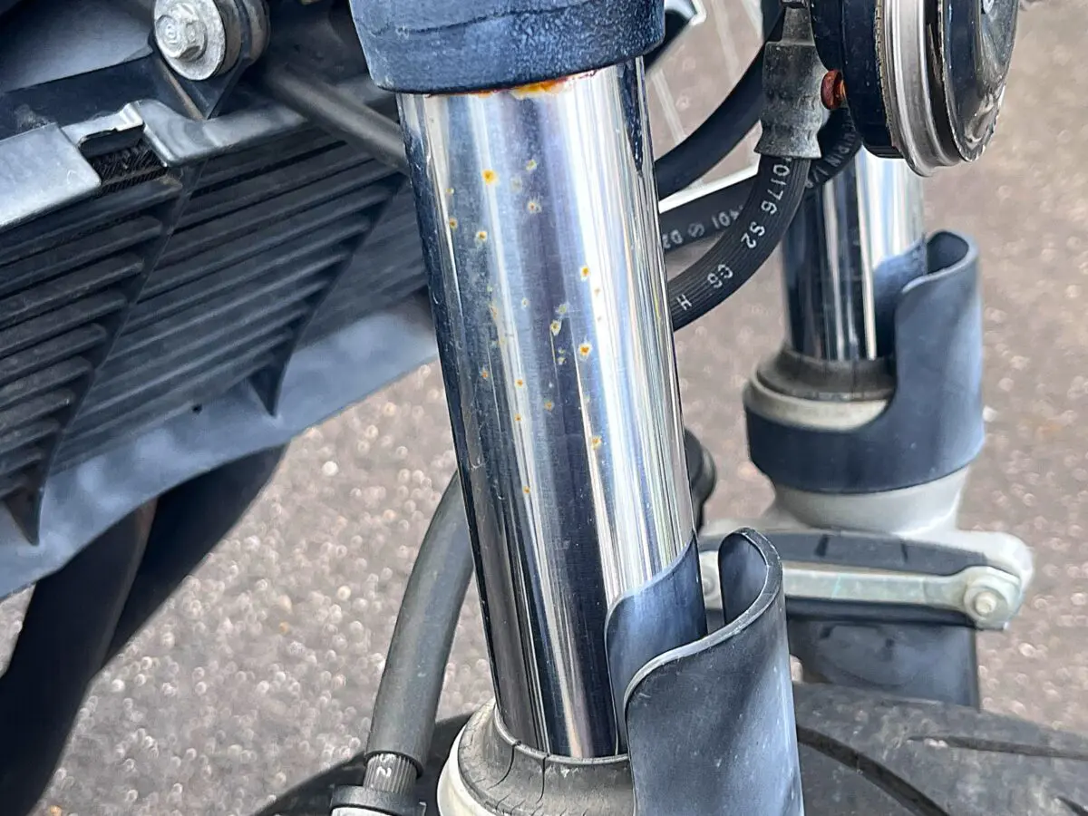 オートバイフロントフォークインナーチューブパイプバーペアに適合する