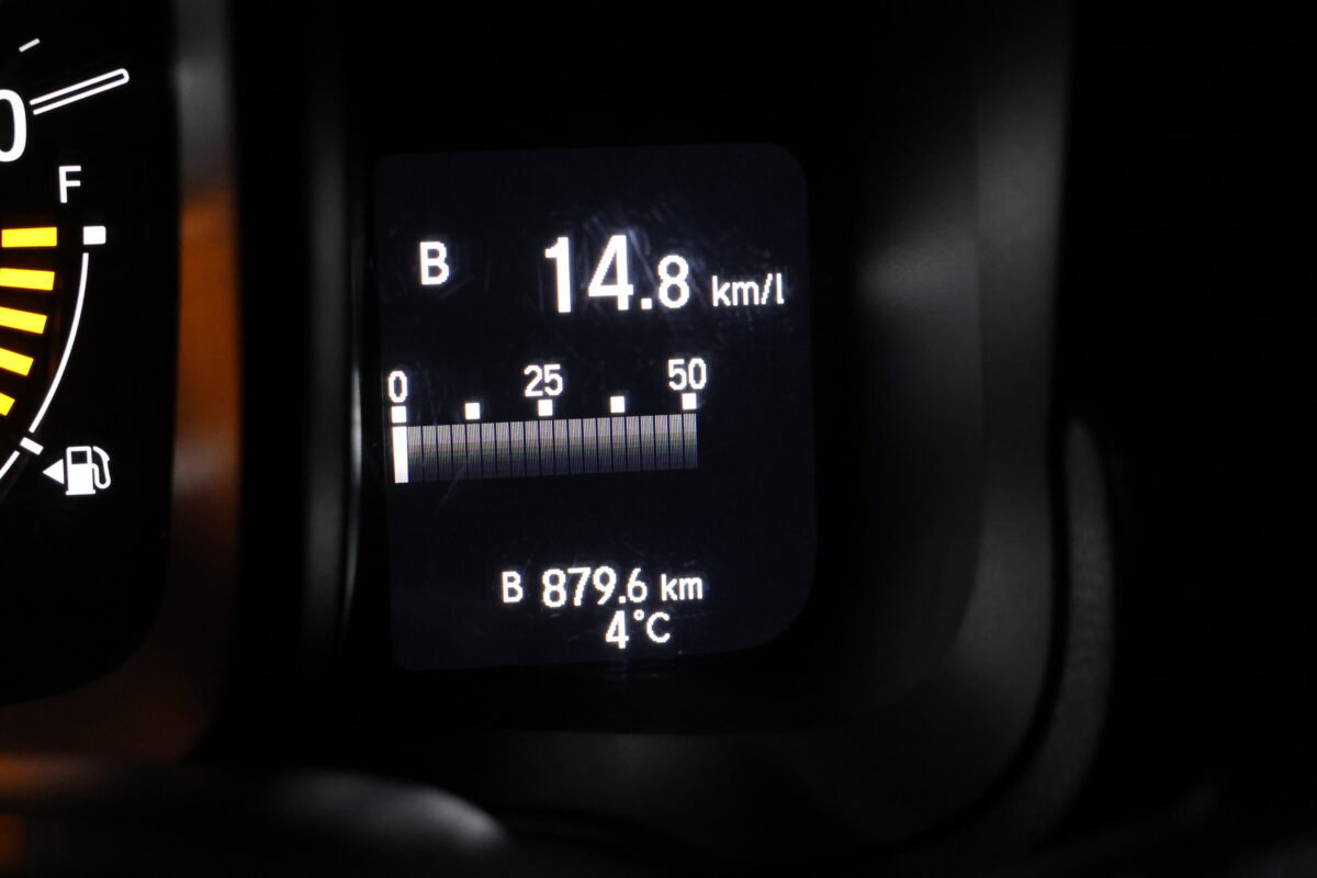 こちらはLIQUI MOLY「インジェクションクリーナー」投入後、しばらく走ってからリセットしたトリップB。燃費は14.8km/ℓと、使用前に比べて1.4km/ℓも伸びている。