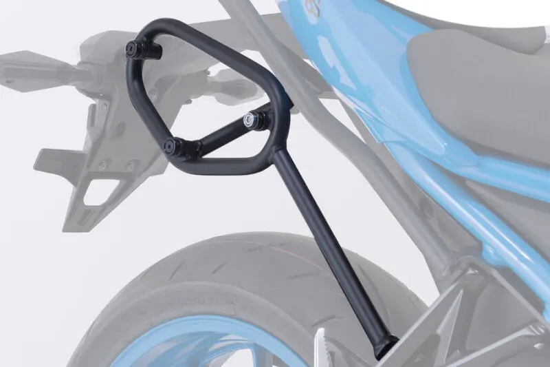 GSX-8Sを快適仕様に！ SW-MOTECHから専用カスタムパーツが発売