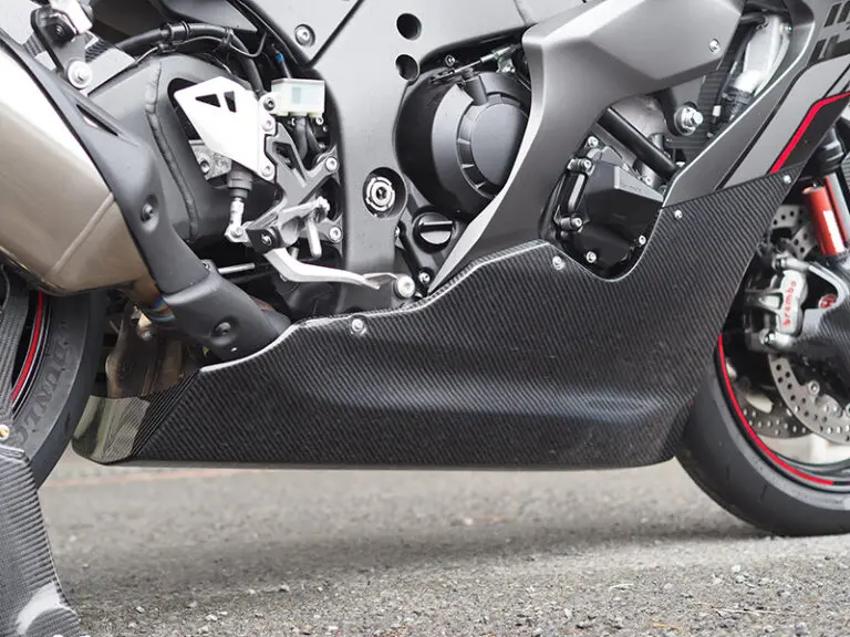 Ninja ZX-10R用カーボンボディパーツ多数登場！ 高性能＆美しさを両立
