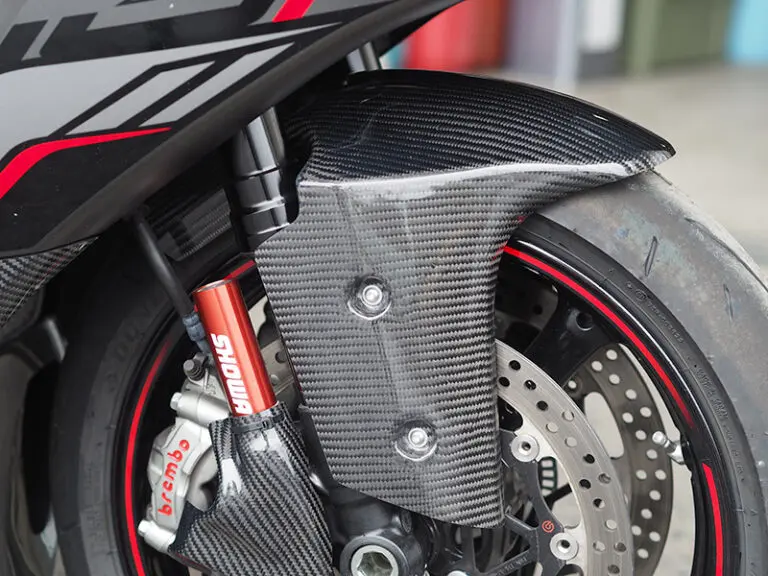 Ninja ZX-10R用カーボンボディパーツ多数登場！ 高性能＆美しさ