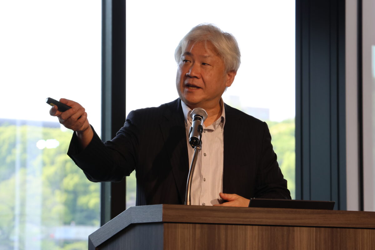 MiTACデジタルテクノロジー社のスティーブ・チャン社長。東京・大阪・名古屋の各モーターサイクルショーで初公開した『Mio MiVue　MK50』の日本への出荷予定が5月であることを明言。同時にデイトナからは売価が税込7万400円であることが発表された！