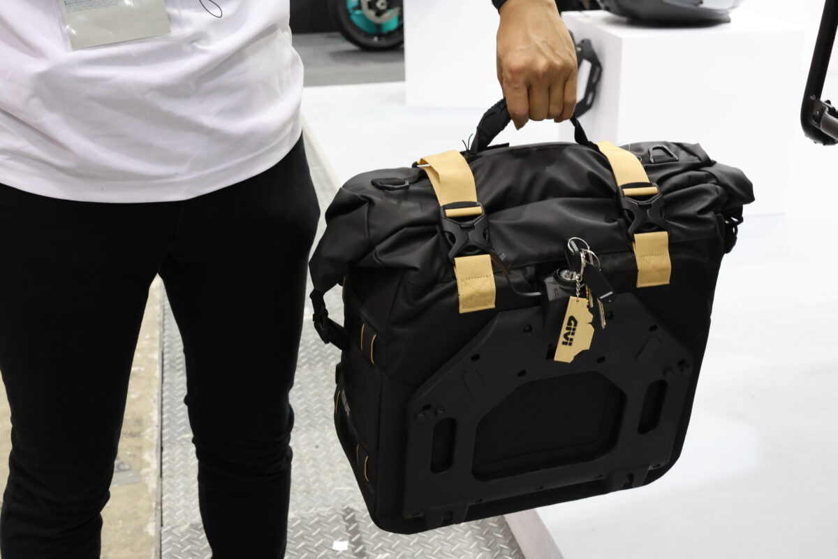 『GIVI CANYON』もソフトパニアケース