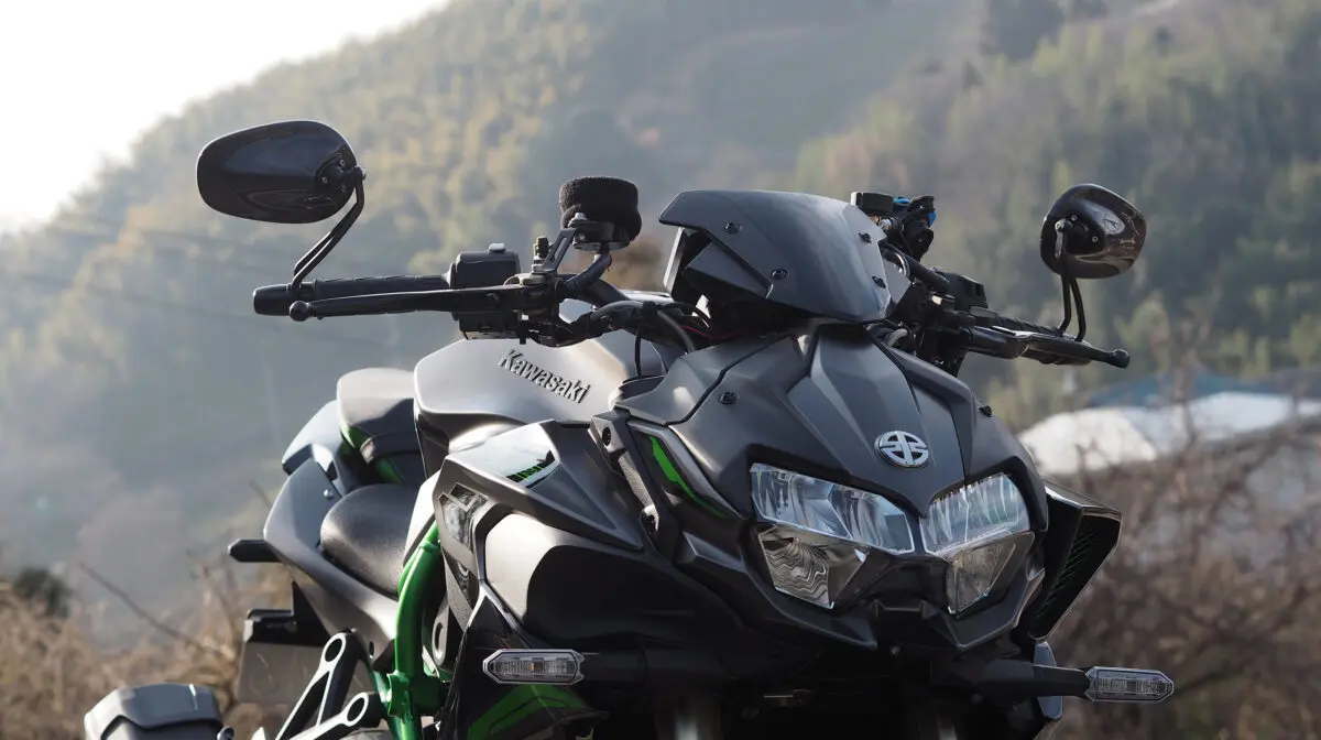 造形美と実用性を両立！マジカルレーシング製カーボンバーエンドミラー