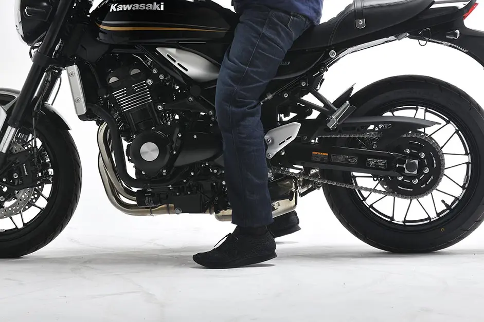 Z900RSの足つきを20mm改善 EFFEX製ローダウンキットが快適性アップ