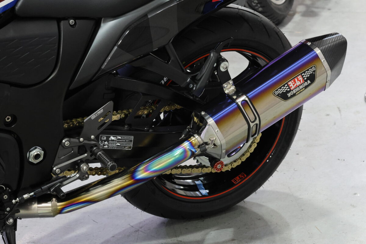 tms_yoshimura_機械曲HEPTA FORCE　チタンサイクロン　2本出し