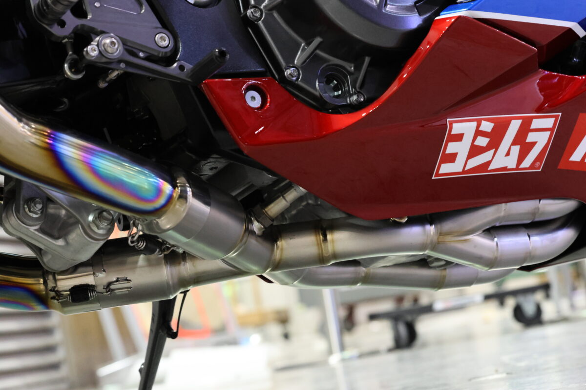 tms_yoshimura_機械曲HEPTA FORCE　チタンサイクロン　2本出し