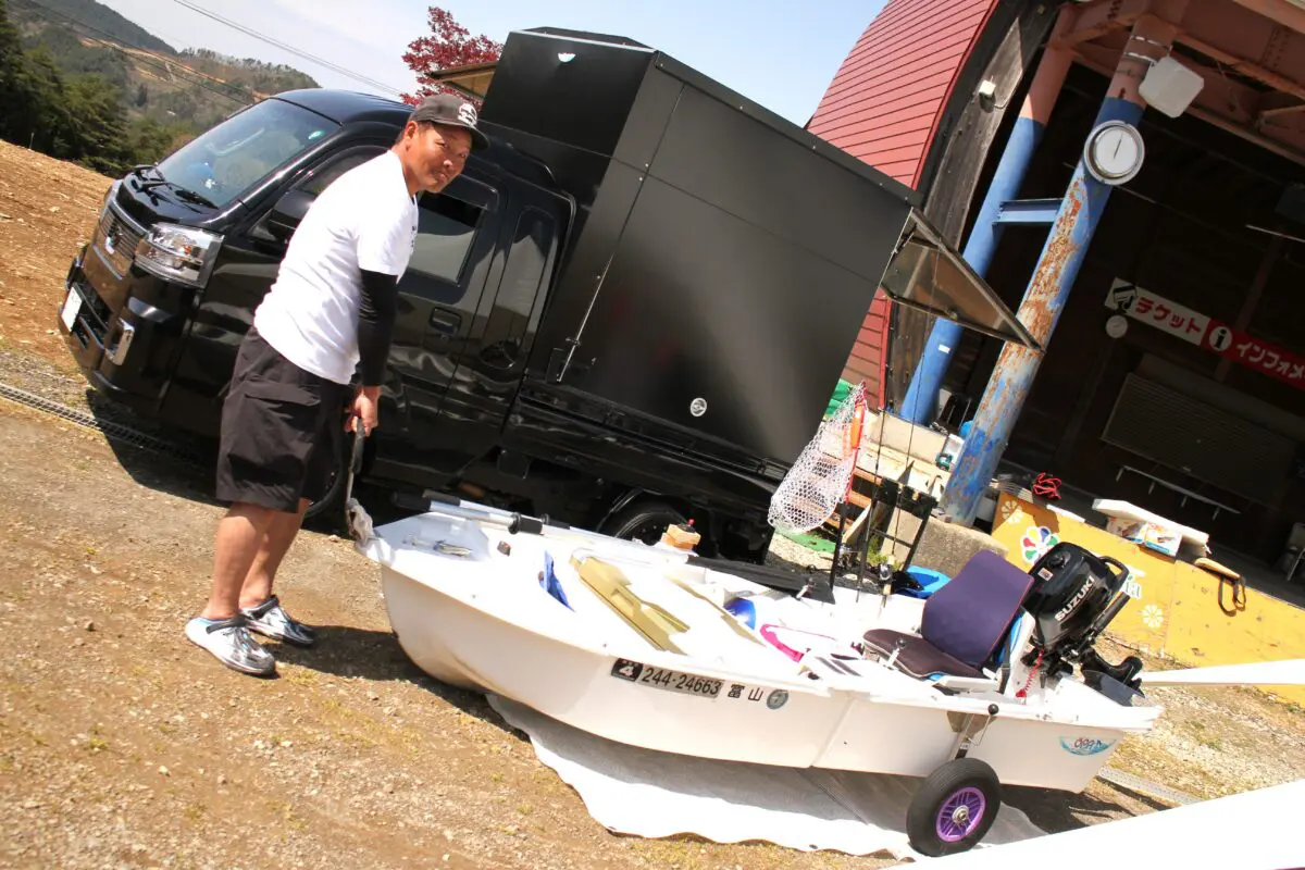 まりん様 軽トラに小型の「釣り船」を載せてみたら…？？ ダイハツ・ハイゼット