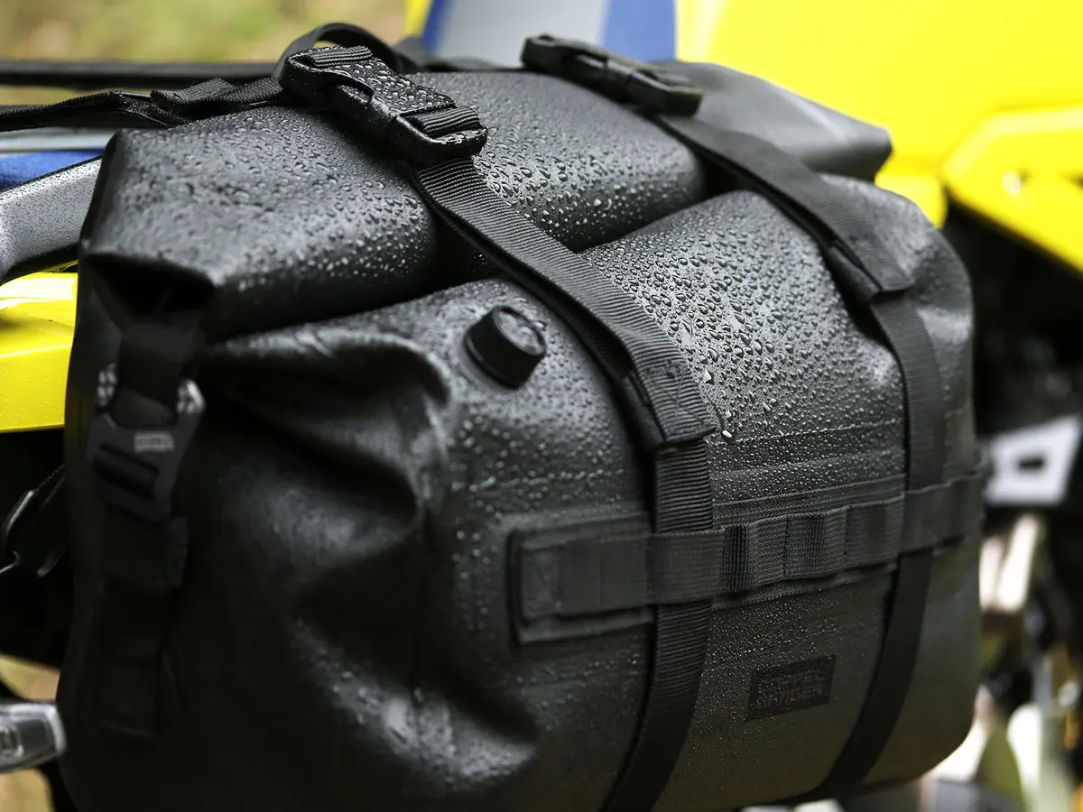 防水×圧縮で収納力抜群！ ドッペルギャンガーの新型サイドバッグが登場