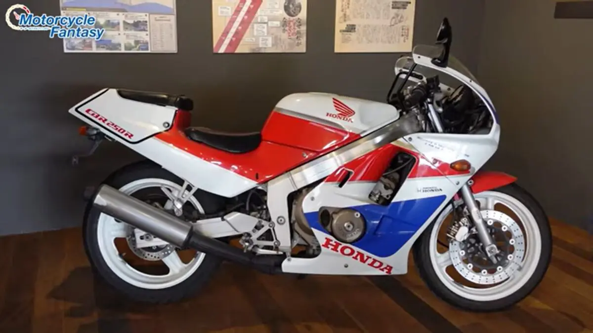 値下げ　HONDA CBR250R MC19 実働　バッテリー等新品交換　配送も可能ですのでお気軽にご相談ください　4スト4気筒レーサーレプリカ　20000回転の高回転エンジン搭載！ HONDA CBR250R MC19 実働 バッテリー等新品交換 配送も可能ですのでお