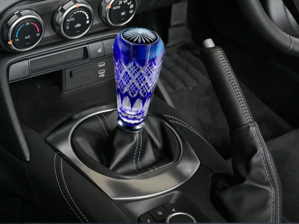 JDMと伝統工芸の融合 和柄カーボンステアリングが発売