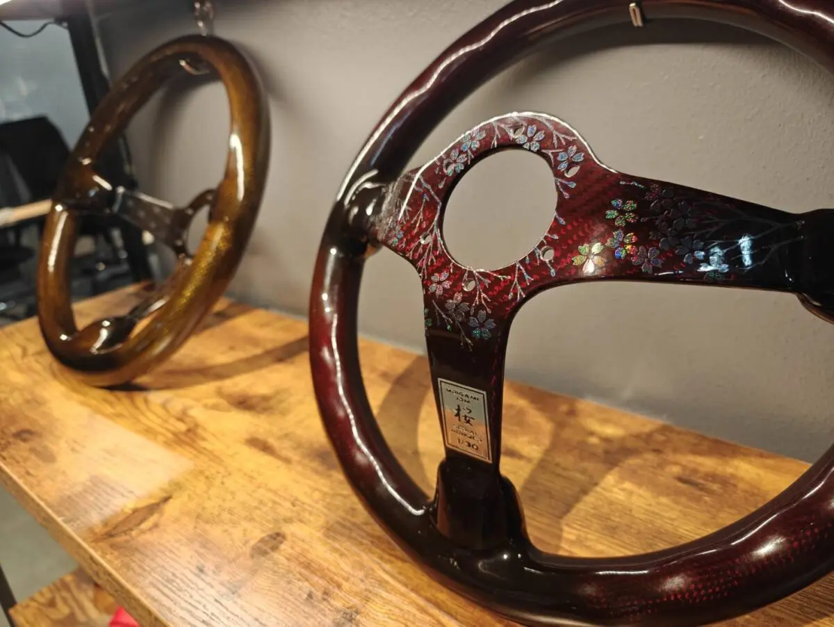 JDMと伝統工芸の融合 和柄カーボンステアリングが発売