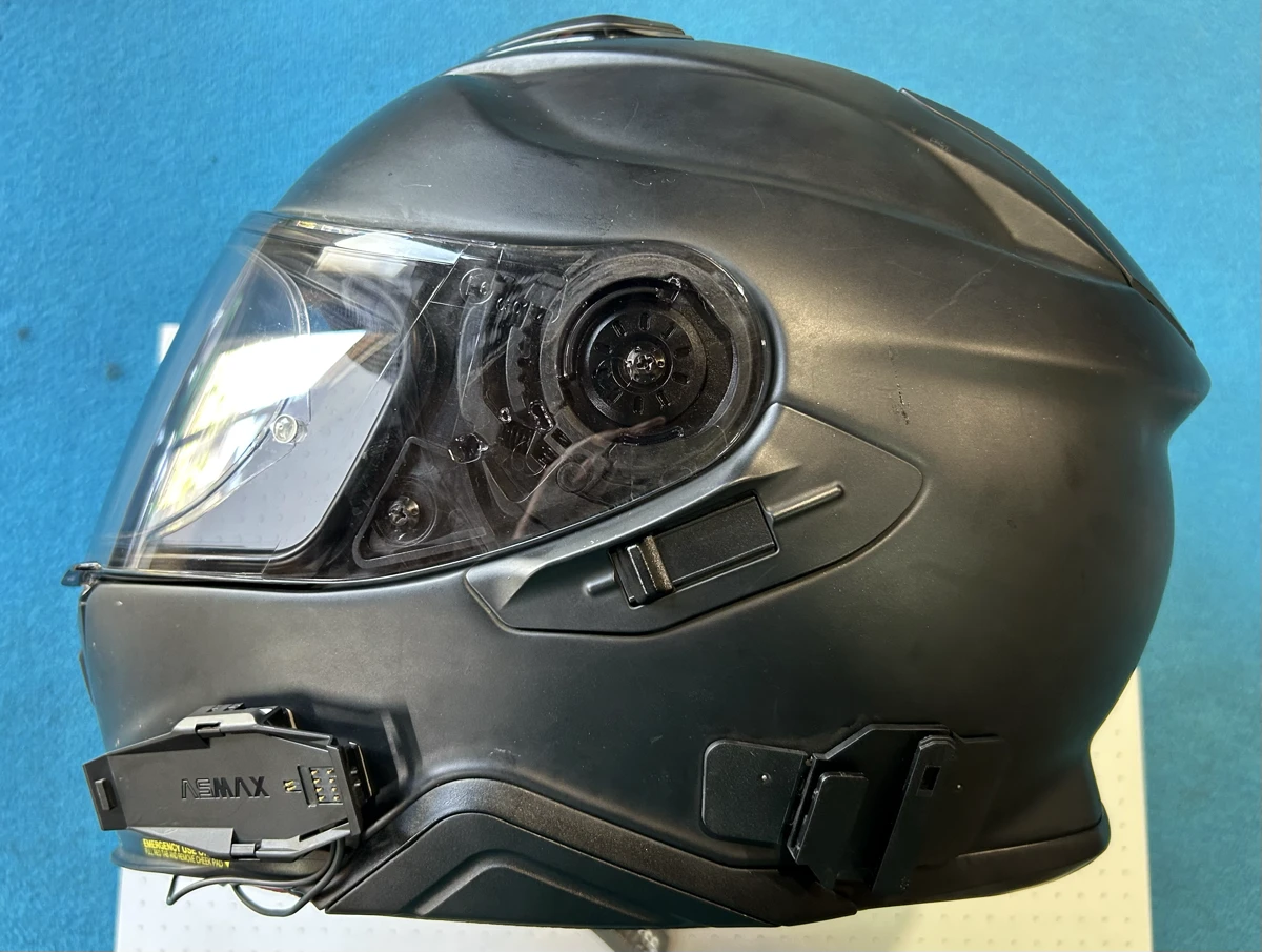 ASMAXが放つ“新感覚×最強”バイクインカム、これは次世代の相棒だ