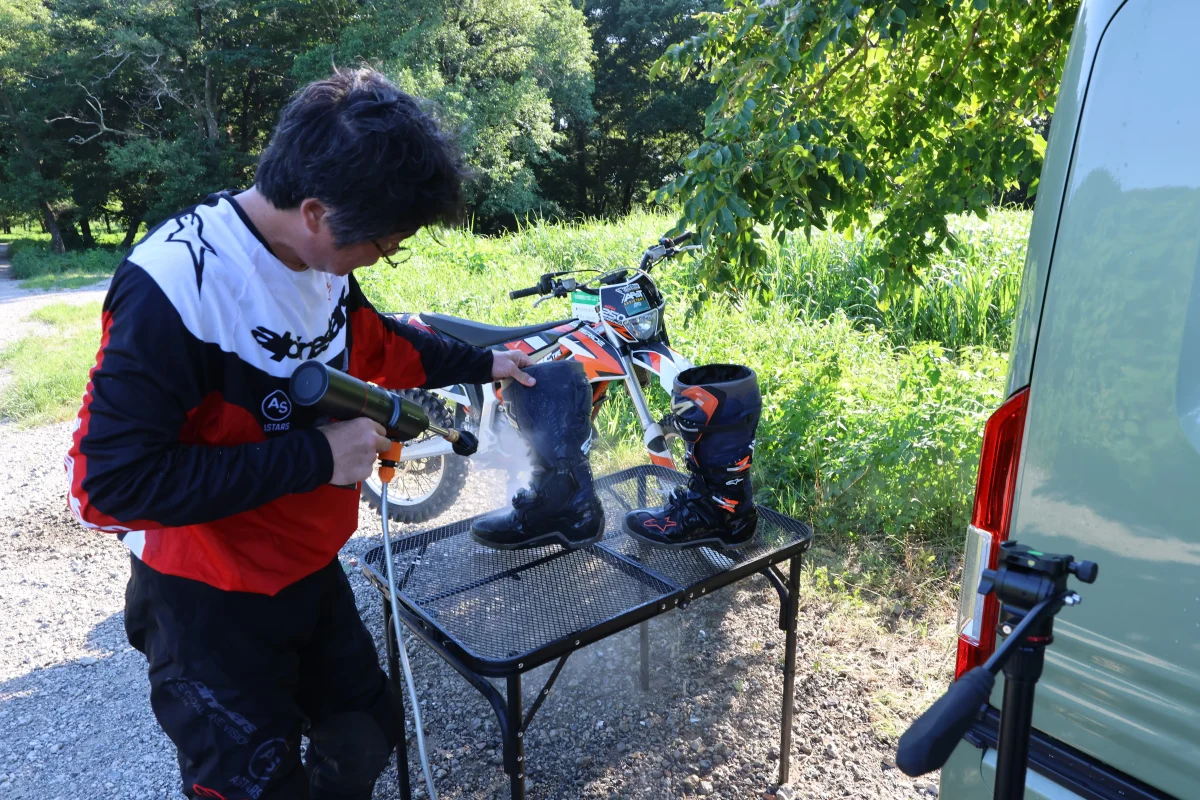 アウトドア環境などでのちょっと泥汚れを落としたいときや、マリンスポーツ後の塩抜きに便利