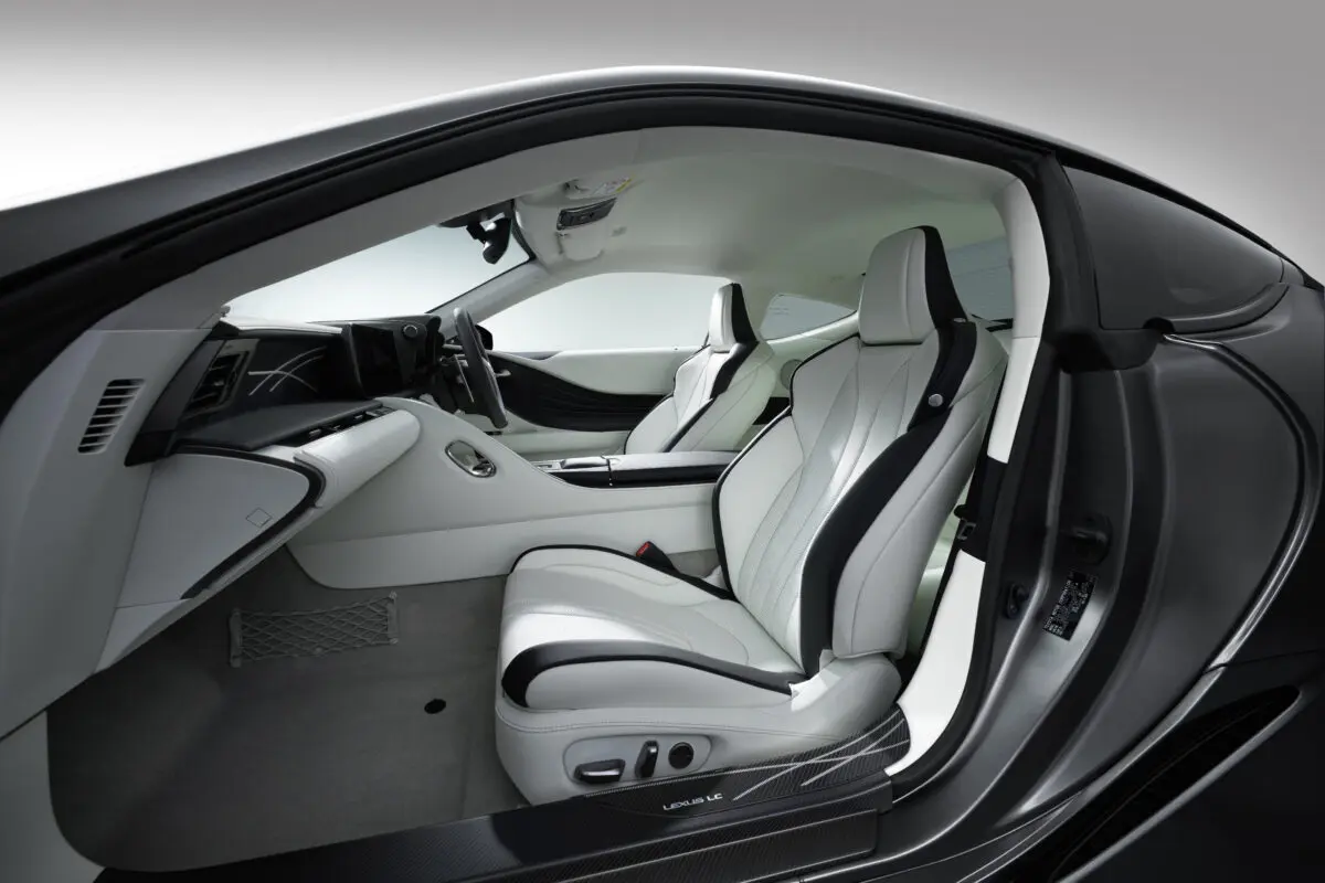 LC500“PINNACLE”発表 走りを極めた特別仕様が限定発売 | 【モトメガネ