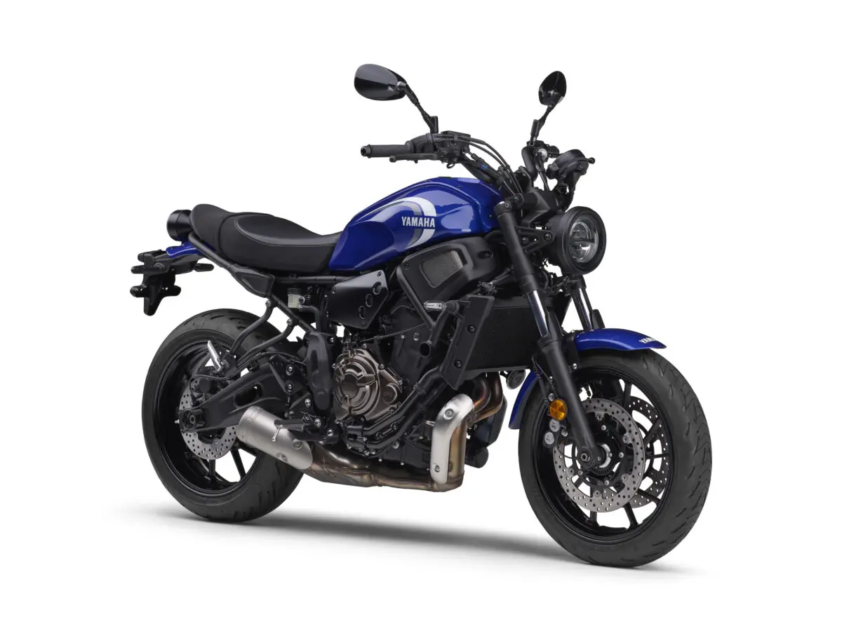 ヤマハ「XSR700」新カラー発表 伝統のホワイト＆レーシーなブルー