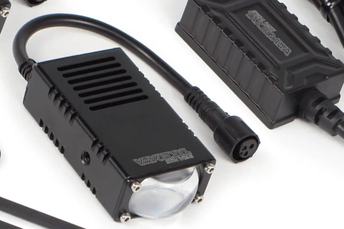 FM出品 対向車に優しいカットライン付き！ 武川から高機能フォグランプ