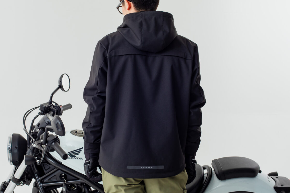 春秋冬ツーリングに頼れる1着 デイトナ「ソフトシェルジャケット