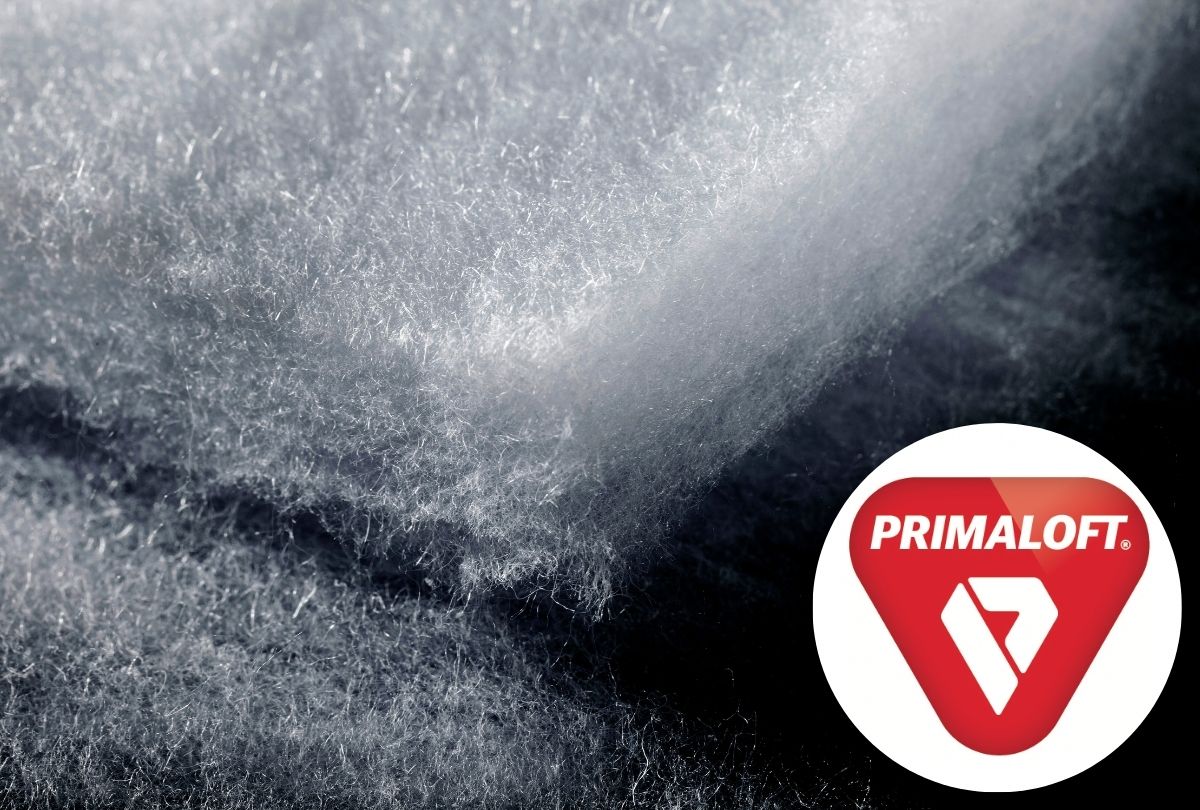 羽毛に代わる中綿素材として米軍向けに開発された『プリマロフト®』。超微細なマイクロファイバーが羽毛のように空気を溜め込み熱を逃さない。