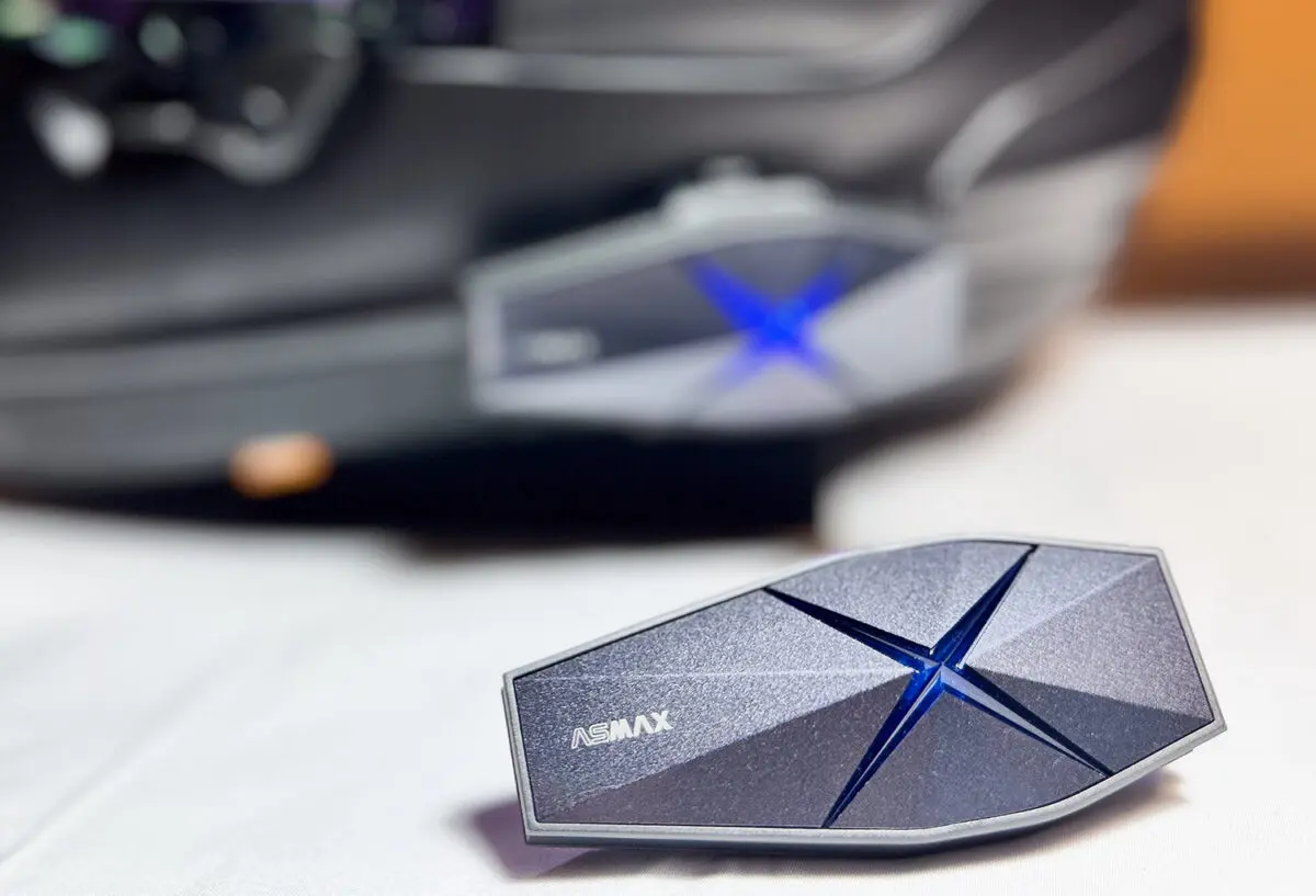 メッシュ×高音質×アプリ”で他メーカーにも繋がる高機能バイクインカム