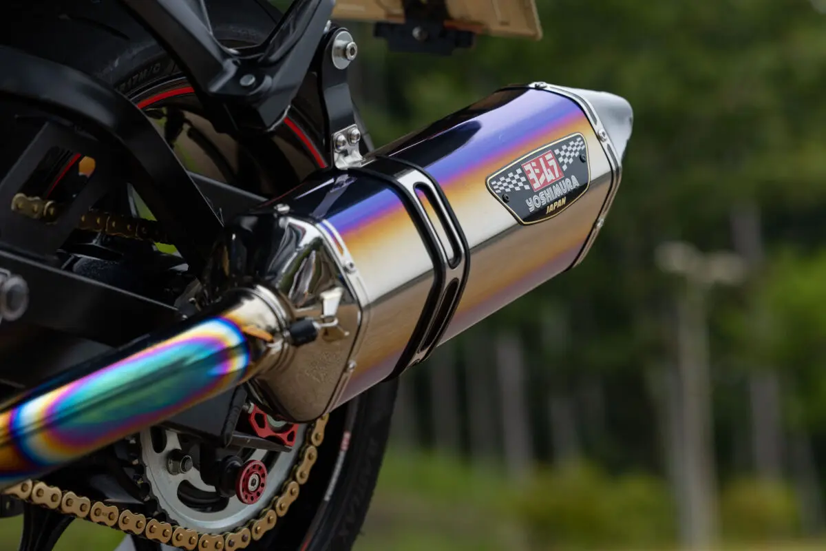 ヨシムラが誇る“もうひとつの代表作”ハヤブサ専用左右2本出しマフラー