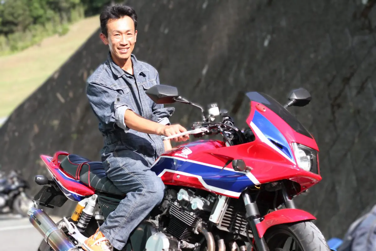 クラス400ccはより人気があり、ホンダは2025年に最新のCB400を 【